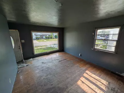 Living - 4132 E 11th Pl, Gary, IN 46403 photo 2 of 4