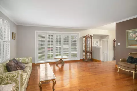 9307 Walnut Dr, Munster, IN 46321 photo 5