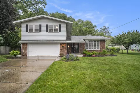 9307 Walnut Dr, Munster, IN 46321 photo 2