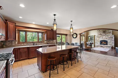 Kitchen - 5810 E 105th Pl, Crown Point, IN 46307 photo 5 of 6