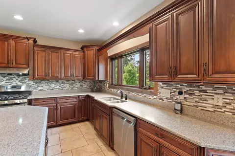 Kitchen - 5810 E 105th Pl, Crown Point, IN 46307 photo 3 of 6