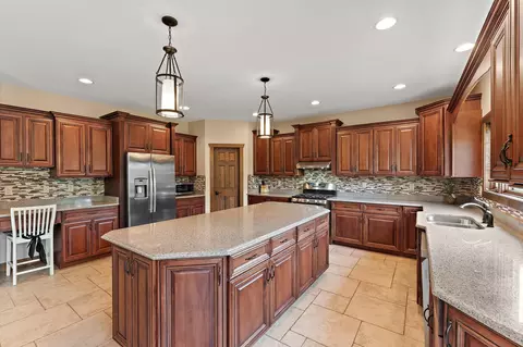 Kitchen - 5810 E 105th Pl, Crown Point, IN 46307 photo 4 of 6