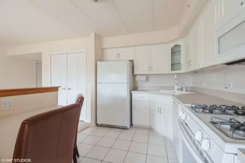 Kitchen - 910 Swan Dr #2B, Dyer, IN 46311 photo 1 of 2
