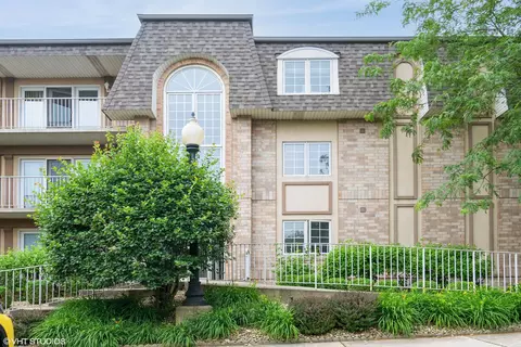 Exterior - 910 Swan Dr #2B, Dyer, IN 46311 photo 1 of 3