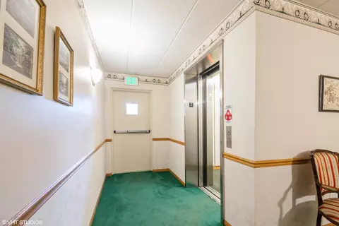 Entry Way - 910 Swan Dr #2B, Dyer, IN 46311 photo 1 of 1