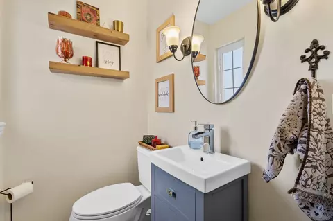 Bath - 1648 Davis Ave, Whiting, IN 46394 photo 1 of 3