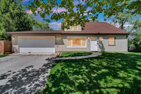 726 Acadia Rd, Valparaiso, IN 46385