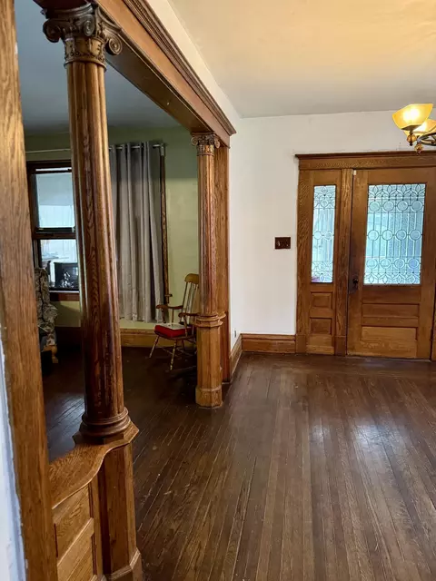 Entry Way - 4 Warren St, Hammond, IN 46320 photo 3 of 8