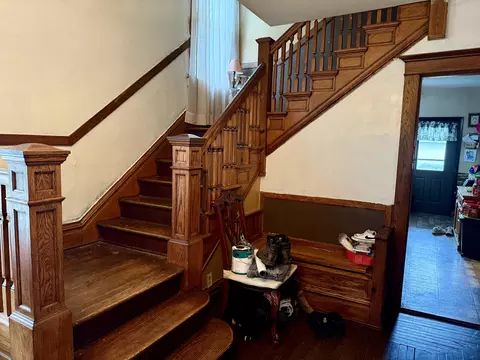 Entry Way - 4 Warren St, Hammond, IN 46320 photo 6 of 8