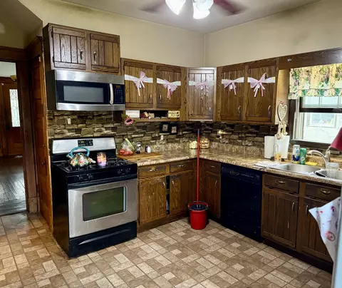Kitchen - 4 Warren St, Hammond, IN 46320 photo 2 of 4