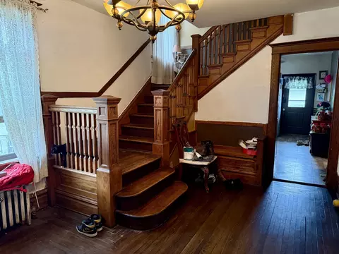 Entry Way - 4 Warren St, Hammond, IN 46320 photo 5 of 8