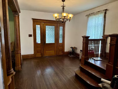 Entry Way - 4 Warren St, Hammond, IN 46320 photo 4 of 8