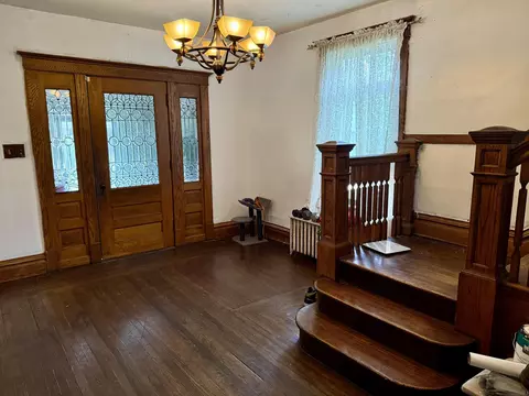 Entry Way - 4 Warren St, Hammond, IN 46320 photo 2 of 8