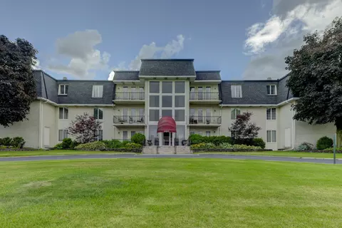 8831 Harrison Ave #304, Munster, IN 46321