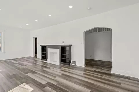Living - 903 Bauer St, Hammond, IN 46320 photo 1 of 3