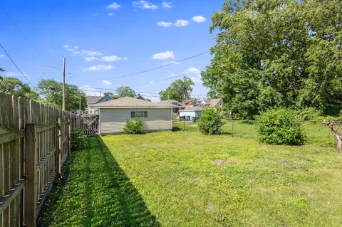 Exterior - 903 Bauer St, Hammond, IN 46320 photo 2 of 3