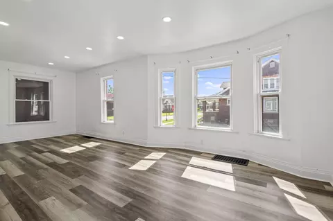Living - 903 Bauer St, Hammond, IN 46320 photo 2 of 3