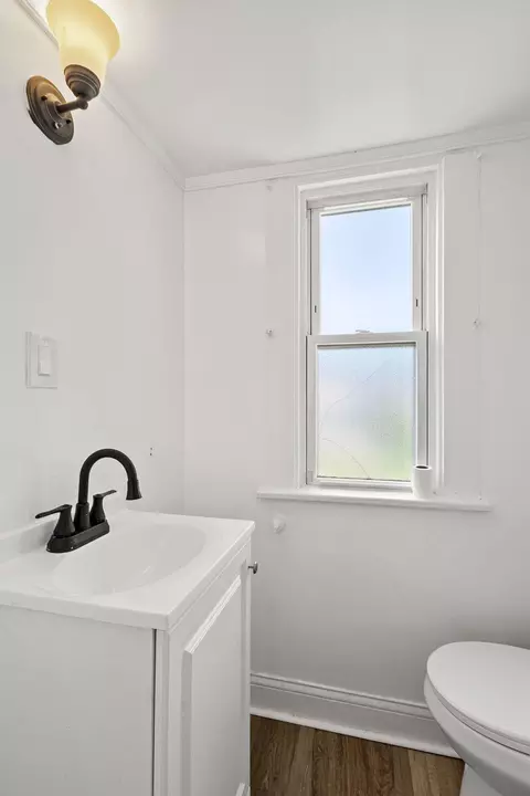 Bath - 903 Bauer St, Hammond, IN 46320 photo 2 of 2