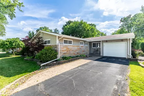 8032 Kooy Dr, Munster, IN 46321