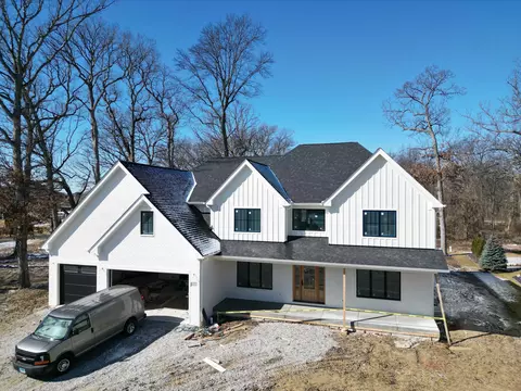 9700 Sweetspire Ave, Saint John, IN 46373