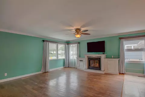 Living - 533 214th St, Dyer, IN 46311 photo 5 of 5