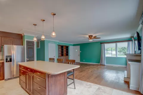 Living - 533 214th St, Dyer, IN 46311 photo 1 of 5