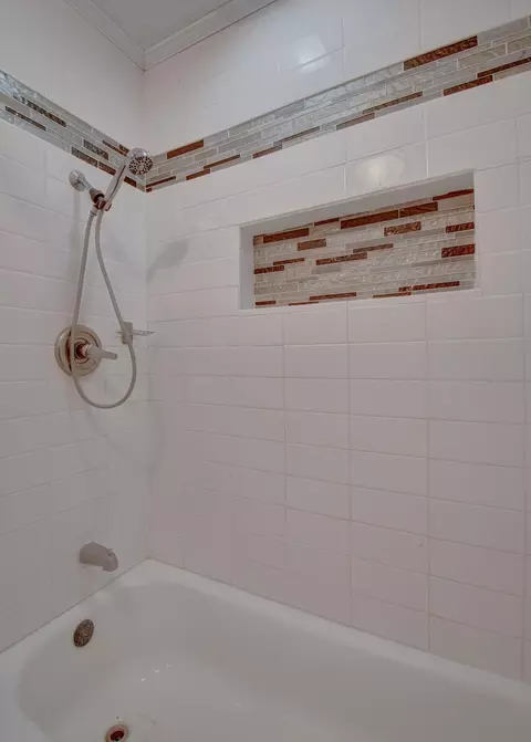 Bath - 533 214th St, Dyer, IN 46311 photo 3 of 3