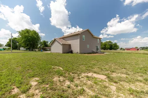 504 W Beaver St, Morocco, IN 47963 photo 7
