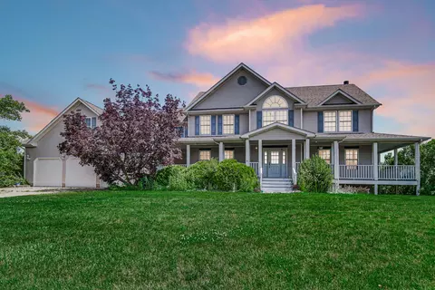 431 Creekwood Dr, Valparaiso, IN 46383