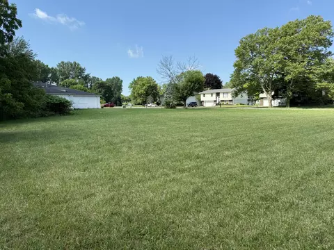 6033 Taft Pl, Merrillville, IN 46410