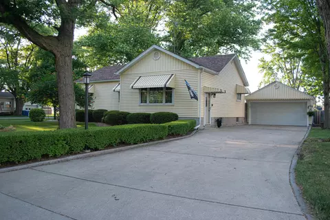 220 Cedar St, Crown Point, IN 46307 photo 1