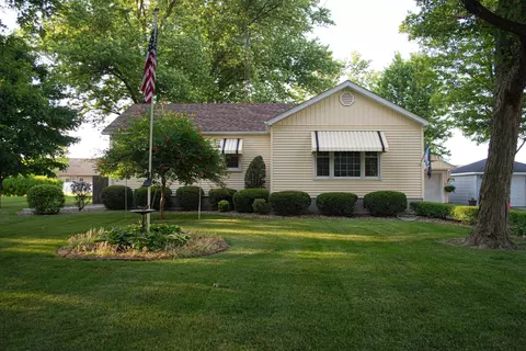 220 Cedar St, Crown Point, IN 46307 photo 2