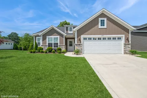 2801 Stirling Dr, Valparaiso, IN 46383 photo 1