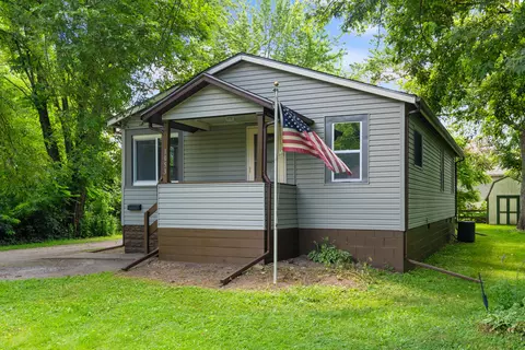 1053 Farrell St, Valparaiso, IN 46385