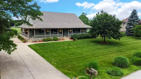 552 Fleetwood Dr, Valparaiso, IN 46385