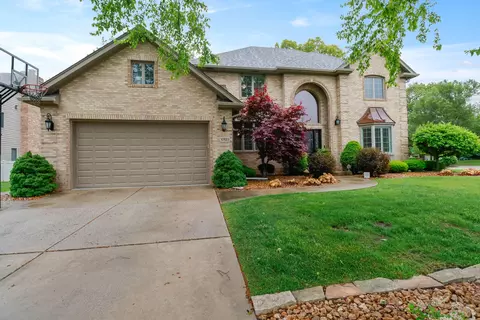 10133 Devonshire Ln, Munster, IN 46321 photo 1
