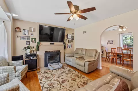 Living - 223 Gregory Ave, Munster, IN 46321 photo 3 of 3