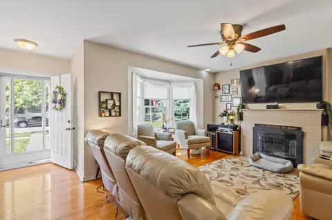 Living - 223 Gregory Ave, Munster, IN 46321 photo 2 of 3
