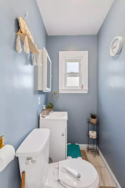 Bath - 223 Gregory Ave, Munster, IN 46321 photo 2 of 2
