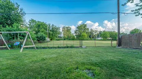 125 Minter Dr, Griffith, IN 46319 photo 3