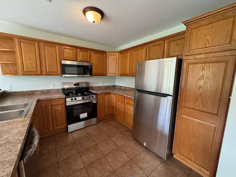 5630 Pointe Dr, Hammond, IN 46320 photo 6