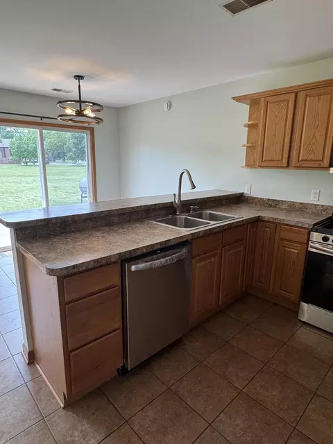 5630 Pointe Dr, Hammond, IN 46320 photo 9