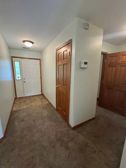 5630 Pointe Dr, Hammond, IN 46320 photo 4