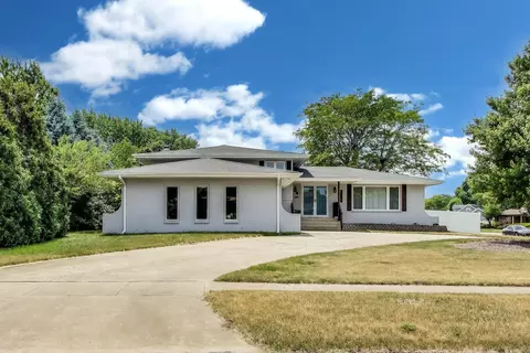 1110 Bluebird Ln, Munster, IN 46321
