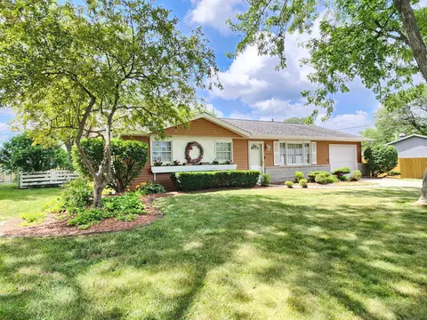 2933 79th Pl, Merrillville, IN 46410