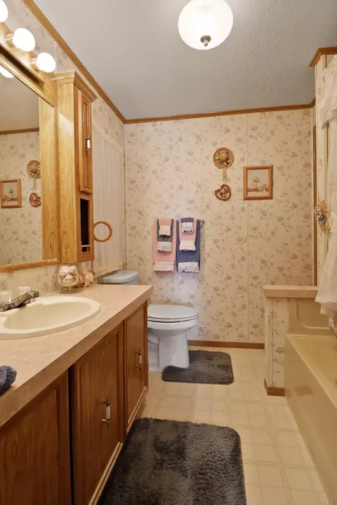 156 S 200, Valparaiso, IN 46385 photo 18
