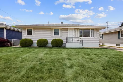 9334 Farmer Dr, Highland, IN 46322