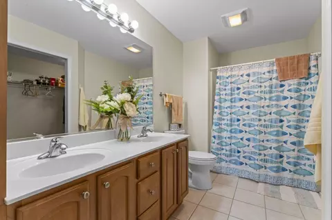 Bath - 1850 Windfield Dr, Munster, IN 46321 photo 2 of 3
