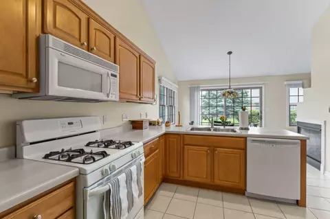Kitchen - 1850 Windfield Dr, Munster, IN 46321 photo 1 of 2