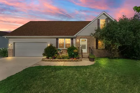 561 Fox Burrow Ct, Valparaiso, IN 46385